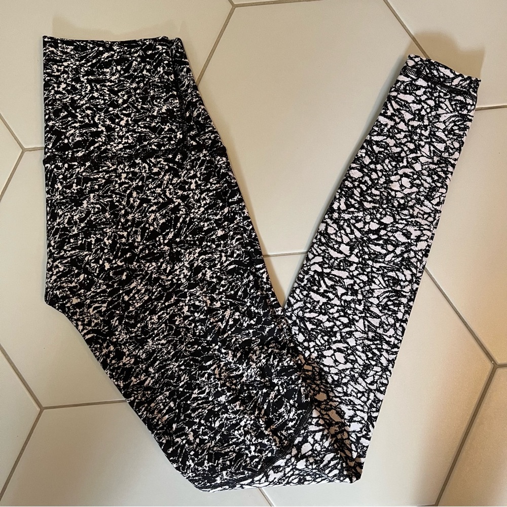 Lululemon Leggings 6 Black White